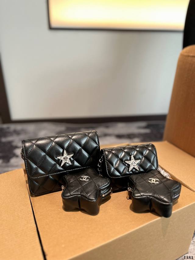 折叠礼盒 Chanel 24C 限定mini星星腰包 真的美哭啦！精致的星星logo加上银色小羊皮材质，还有银色水钻五金的搭配，简直是奢华与优雅