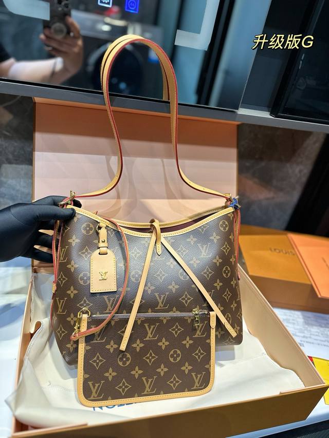 折叠礼盒 Lv Carryall 23Ss年度包王 带有蝴蝶结的腋下包喜欢吗， 内附一只收纳零钱包， 性价比颜值超在线了…！ D