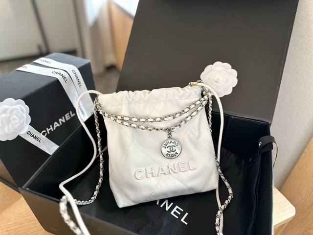 折叠礼盒包装 Chanel 24P渐变 迷你垃圾袋#大爆款预测 天呐chanel Mini垃圾袋也太美了叭颐 预测下一个大爆款翻 - 点击图像关闭