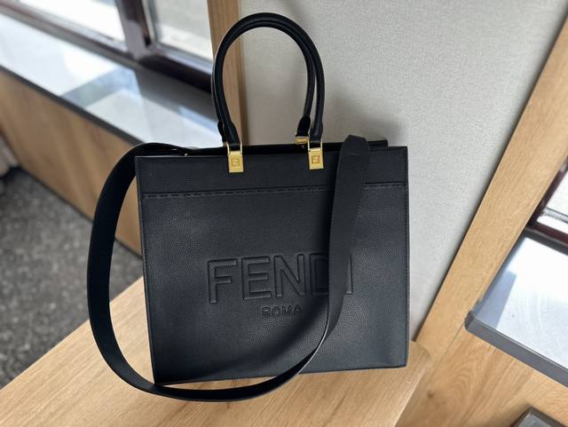 Fendi 芬迪托特包可以装下所有绝对重磅来袭出街超赞 时尚经典尺寸：36