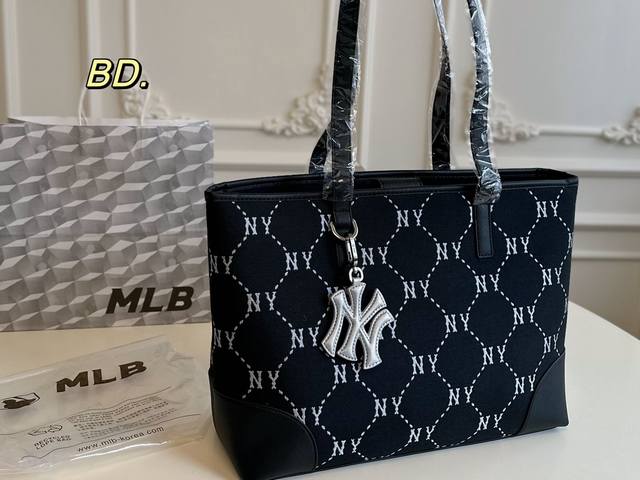 飞机盒 Size：37×28 Mlb新款托大特包 细节满满，百搭时尚～ 精致质感休闲时髦 自带吸睛效果的潮奢感