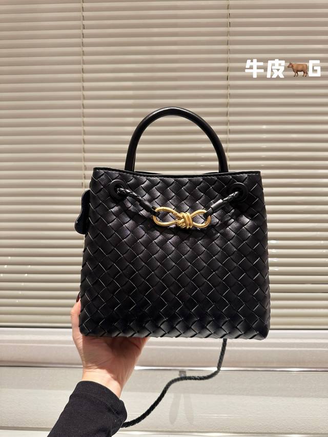 头层牛皮 Bottega Veneta Bv高级 Cassette手袋 编织托特包 新款，简洁的线条，柔软的包身，并且相当实用，街头巷尾它的身影无处不在