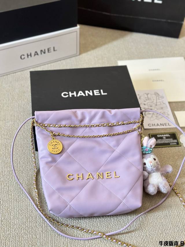 牛皮版本 配星黛露 Chanel 24S Mini 22Bag 本季24S大爆款最時髦好看，可肩背，斜背，側背，手提，非常難買黑色金字款，耐看也