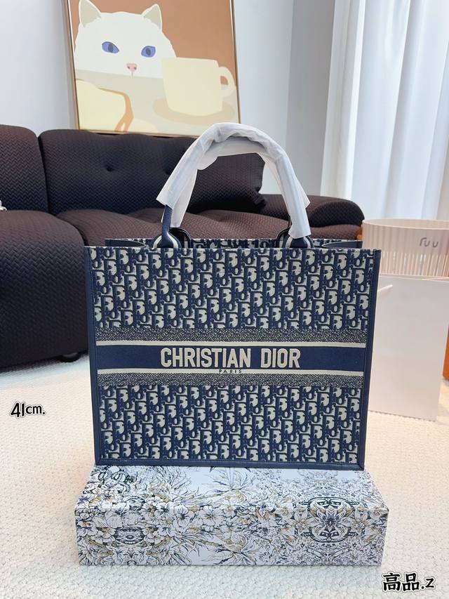 D家 Tote托特包. Cdbooktote24最新购物袋 立体刺绣 非普通货 搜索dior Tote 托特 尺寸：41*18*