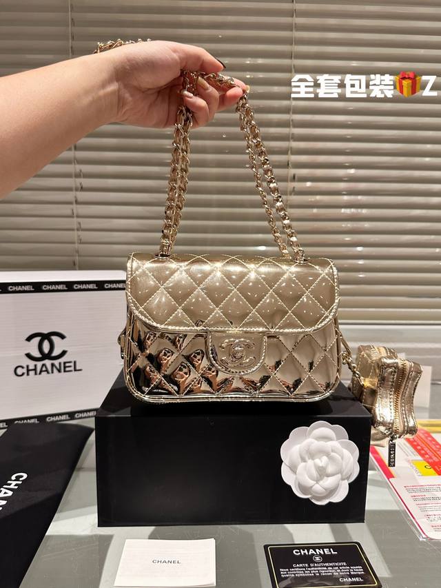 原单牛皮 配盒 升级版 Size：19Cm Chanel香奈儿24C 漆皮包 这个金色银色真的是太太太好看了 还有小星星哦！ D