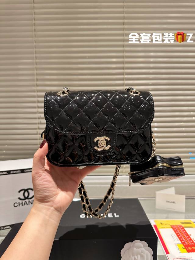 原单牛皮 配盒 升级版 Size：19Cm Chanel香奈儿24C 漆皮包 这个金色银色真的是太太太好看了 还有小星星哦！ D