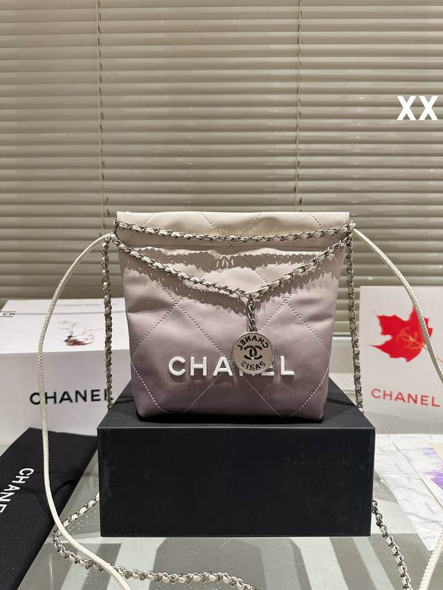 渐变色 飞机盒折叠 Chanel 2024Ss迷你垃圾袋#大爆款预测 天呐chanel Mini垃圾袋也太美了叭颐 预测下一个大爆款翻