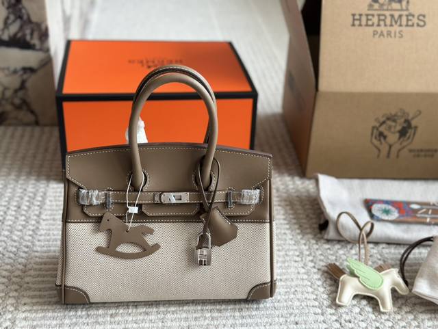 配全套包装 Size：25Cm 背铂金包的季节来啦 Bk25 原版品质 爱马仕|Birkin 25 帆布帆布拼皮真的太可了，可咸