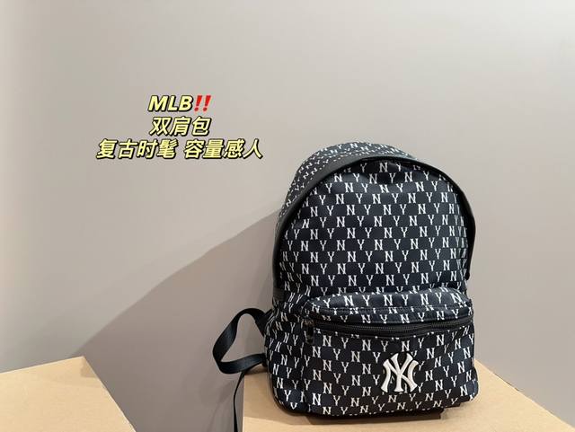 尺寸29.39 Mlb 双肩包 质感很高级 容量超级大也很耐用 日常出街背它回头率百分百 就是这种随性慵懒感