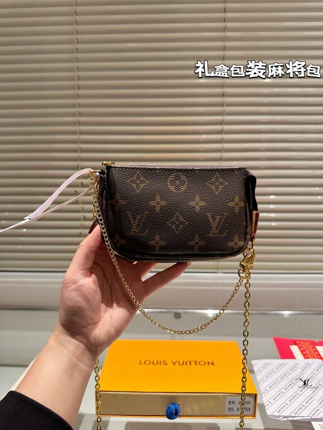 牛皮版本 Lv 路易威登最新麻将零钱包 官网走秀款 原版开模定制 专柜同步 手提单肩斜挎链条小包 原版面料 利落的外观设计极富现代现代时尚元素 无修饰实