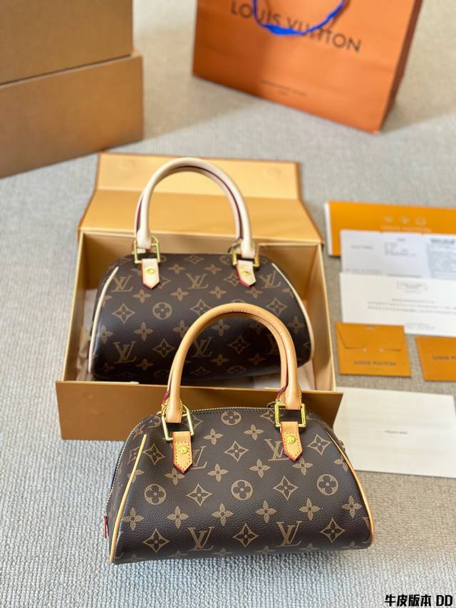 牛皮版本 Lv 中古牛皮 饺子包 中号手袋这款favorite 中号手袋以monogram 帆布制成，可手拿，肩背两用。配有可拆卸式肩带和金属链