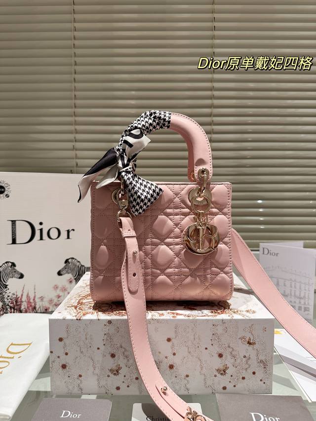 原单 配折叠礼盒飞机盒 尺寸：Size: 20Cm 高品版.升级出货 Dior 戴妃羊皮款 更加加分！！