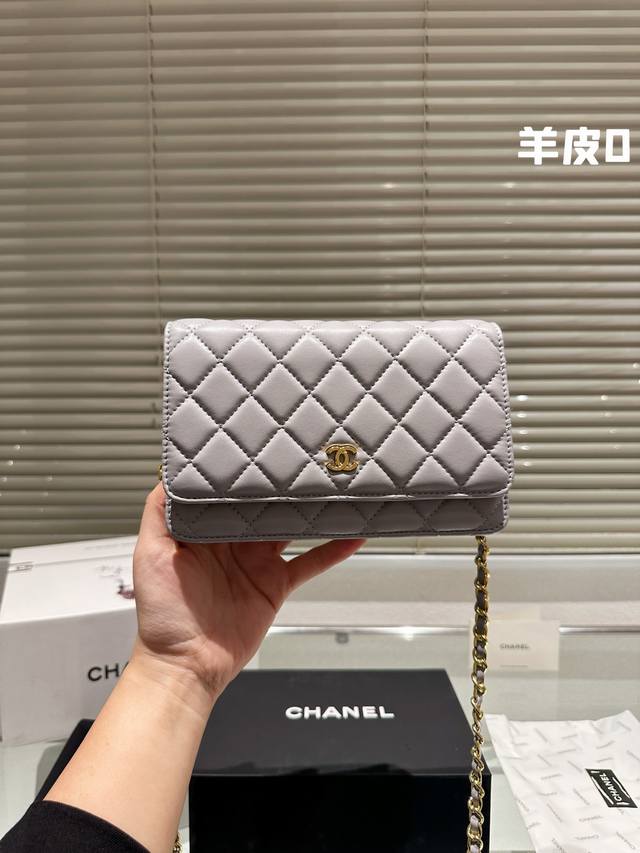 羊皮 配盒 Size：20*13Cm 高品质woc. 头层牛皮 Chanel 香奈儿发财包 Woc发财包，可以有