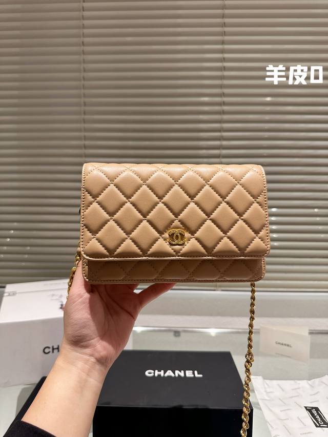 羊皮 配盒 Size：20*13Cm 高品质woc. 头层牛皮 Chanel 香奈儿发财包 Woc发财包，可以有