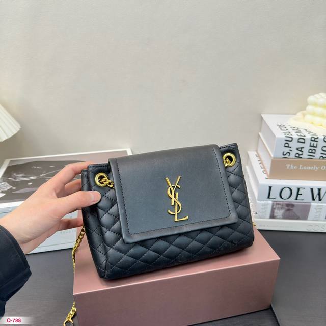 免税店全套包装 Ysl/圣罗兰 Monogram Nolita 迷你黑色羊皮革斜挎包 圣罗兰saintlaurent还挺能装东西。喜欢迎小包可爱又百搭。