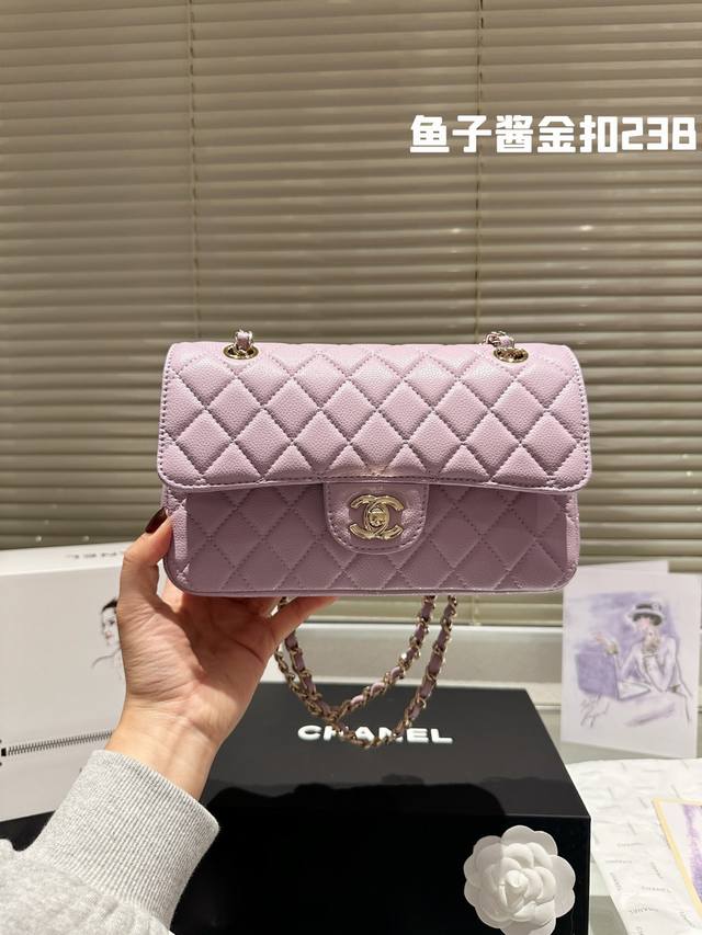 升级版 Chanel 23/25Cm 鱼子酱 Cf系列菱格包香奈儿#精致女神推荐入手呦 美貌与实用并存 近年超盛行而小香这款做的超级棒 百搭休闲,职业,萌新等多