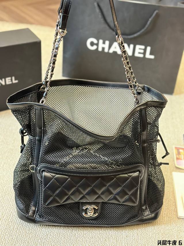 头层牛皮 Chanel买一送一？ 见过买一送一吗？ Chanel 这一只网兜还可以拆一只cf出来真的太牛了！ 实现了大包小包一步