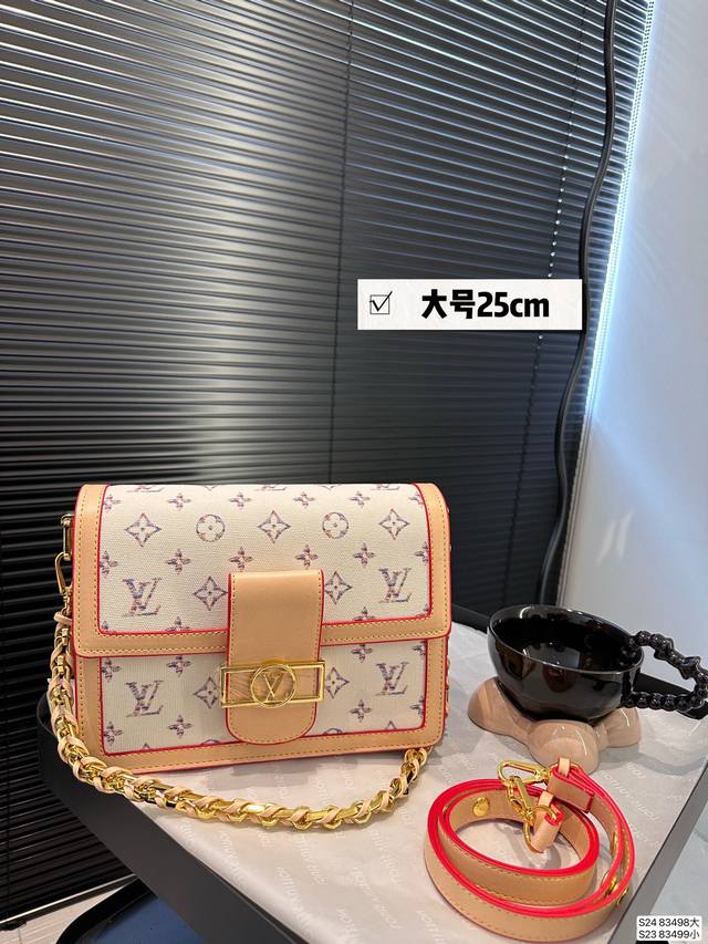 大号 小号 Lv达芙妮 Louis Vuitton Dauphine达芙妮万能搭配四季，夏日轻薄都能hold住。复古但上身时髦的信封包，线条硬朗流畅。绝对是一款