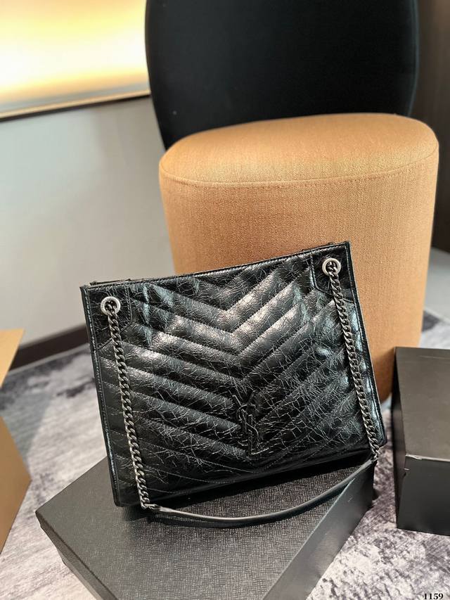 Yslniki Shopping Bag通勤真的是绝绝子 Size: 32*27 Ysl的托特包抓皱油蜡牛皮 很不- -样杨树林