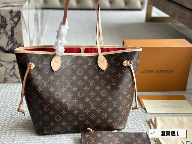 Lv Neverfull购物袋 N41605Lv 家的经典王牌，超大容量的设计作为妈咪包和ol通勤都是妥妥 滴,出镜率 最高的包款。条纹内衬完全不单调沉