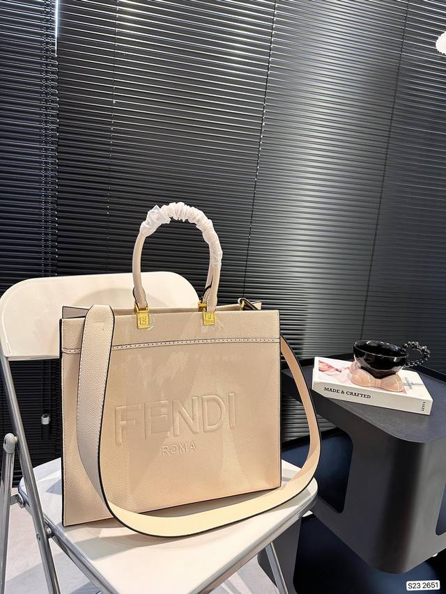 芬迪 Fendi 托特包 经典又时髦 意外的百搭 耐看精致 日常出街 尺寸：35 31 货号2651