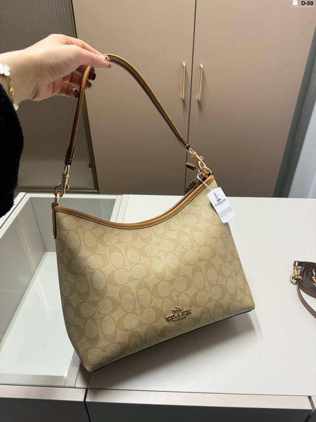 蔻驰腋下购物袋 Coach|四月新款lauren Shoulder Bag 超温柔的奶茶色！谁能不爱 小红书慵懒的方形包包，随意且轻便，