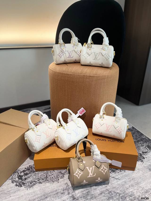 Lv Speedy 16Cm枕头包 无论版型 内里和专柜毫无差别 真正原版复刻 内里可拆卸 火遍全球的爆款机场大包 机车女神包 明星同款 贵气而充满活力的品牌设