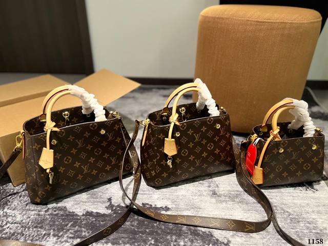 Lv蒙田包变色牛皮 Louisvuitton 专柜同步 引领时尚潮流 细致纹理清晰 原版五金件用不掉色 顶级原单变色皮，原版pvc配头层牛皮细致出品手工非常精细