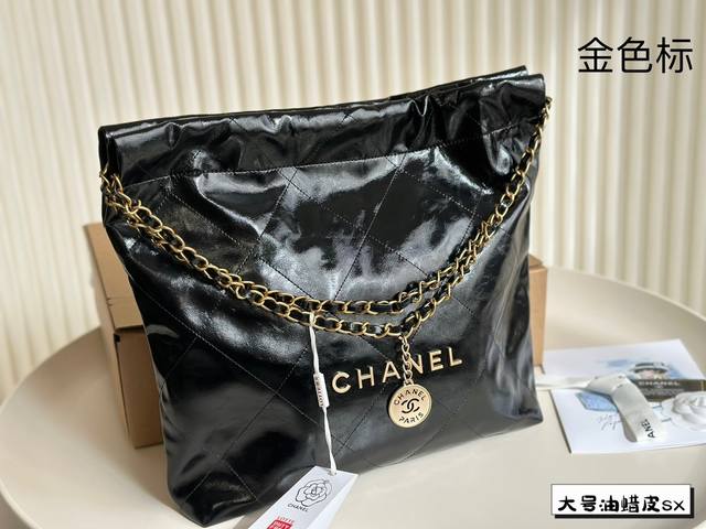 飞机盒 Chanel 千呼万唤的牛皮系列 今年火遍全网的垃圾袋 不多说啦直接上现货 搜索 小香家 垃圾袋 尺寸35厘米