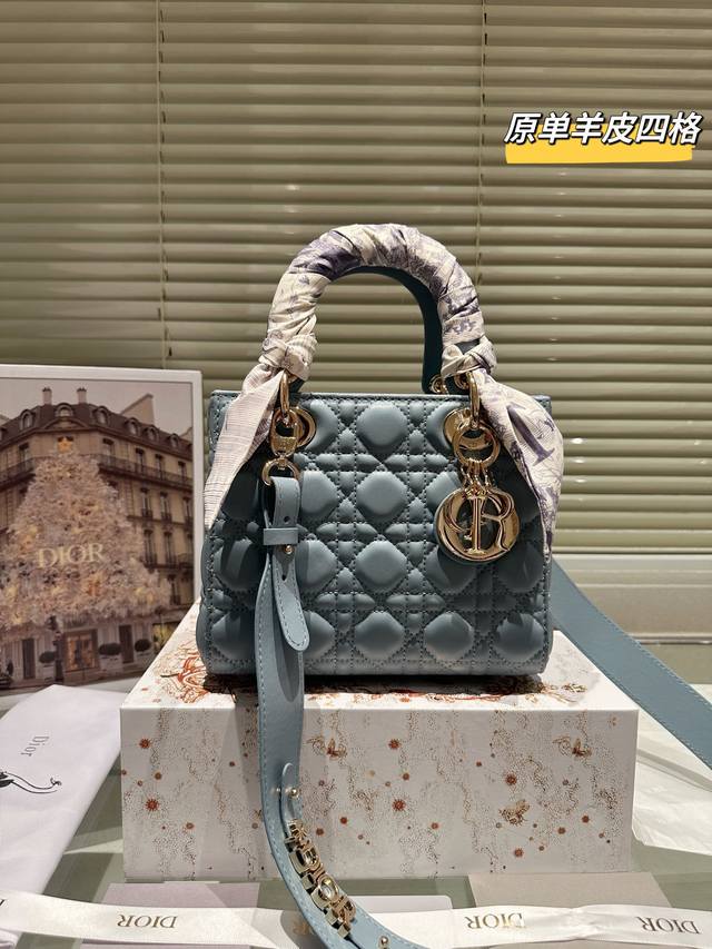 原单 配折叠礼盒飞机盒 尺寸：Size: 20Cm 17Cm 高品版.升级出货 Dior 戴妃羊皮款 更加加分！！ Dd