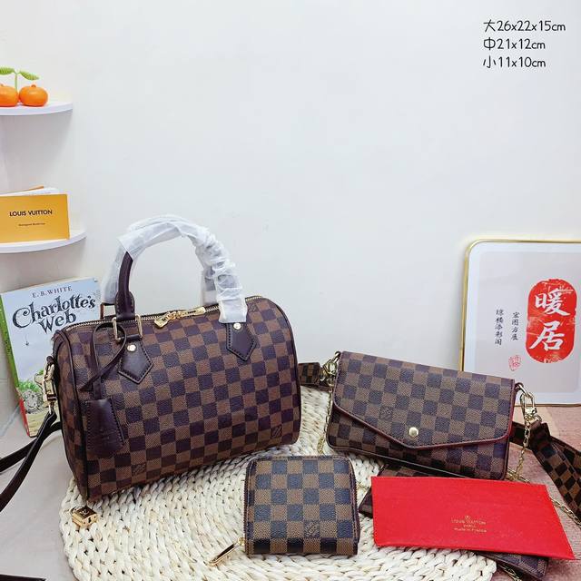 三件套 Lv 枕头包+三合一信封包+钱包 3件套组合 尺寸：大26X22X15Cm，中21X12Cm，小11X10Cm.