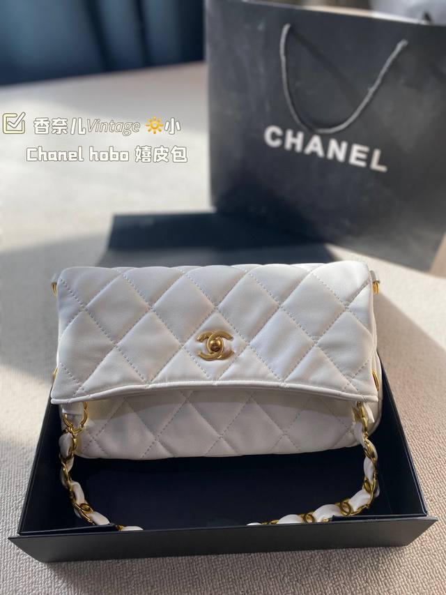 Chanel Hobo 嬉皮包 慵懒随性又好背 上身满满的惊喜 高级慵懒又随性 彻底心动的一只 Size：小号28 28