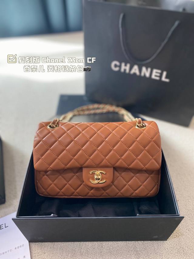 复刻版 Chanel 23Cm Cf ” 香奈儿chanel礼盒专柜包装 无疑是个美胚子简直就是狙击小仙女们心脏的利器珍珠女孩的优雅与温柔就像珍