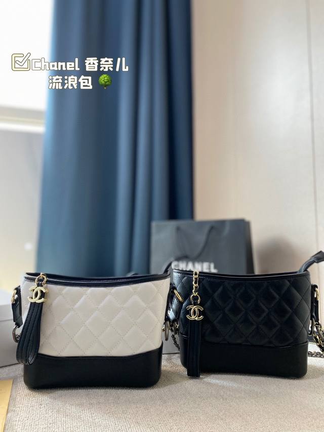 配盒 Chanel 小香流浪包 版型拿到手无敌的挺 底部做的很硬 所以版型出来很挺五金链条也是用的好五金 [愉快]面料用的大象纹合成皮绝对推荐