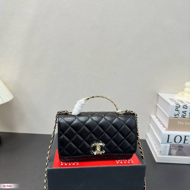 折叠盒 Size：19.12Cm Chanel 香奈儿手提包 Woc发财包，可以有 必须给自己安排 Chanel发财包香