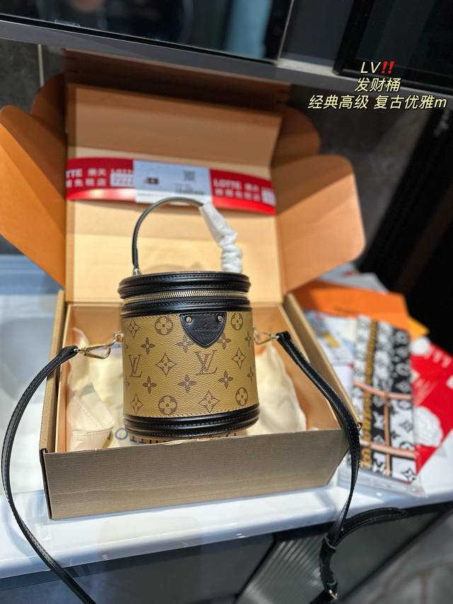 折叠礼盒 Lv Canne|发家致富第一-步■入个lv发财桶使用率100%的这款lv圆桶 容量真的巨巨巨大++ 手机/粉饼/卡包都塞得下