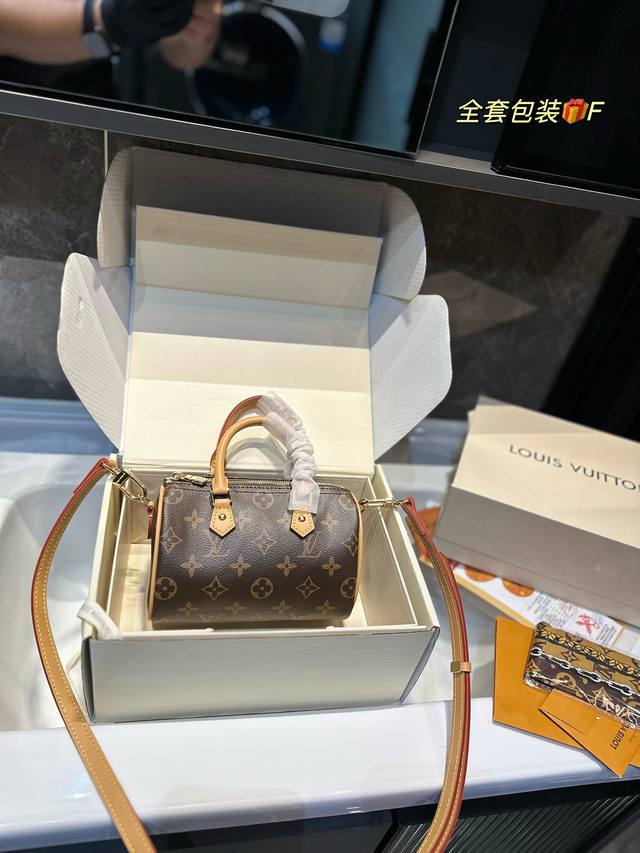 折叠飞机礼盒 Lv Nano Speedy 18 枕头包 五金全面升级 Lv 新款系列 枕头包 手袋,全网首发 Lv Speedy Nano 枕