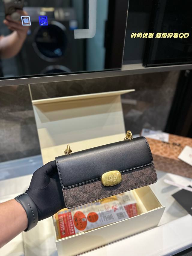 礼盒包装 Coach | 新品 Eliza 系列 Coach十二月新品来咯 全新系列eliza 系列链条包 员8 适合日常出行和