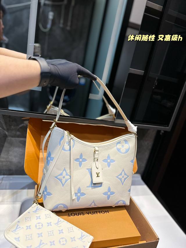 Lv Carryall 新款购物袋 这款包真的太有味道了，浓浓的复古风情，Vintage 的精髓体现的淋漓尽致，灵感源自档案馆的复古细节，尤其值得称道的莫过于可