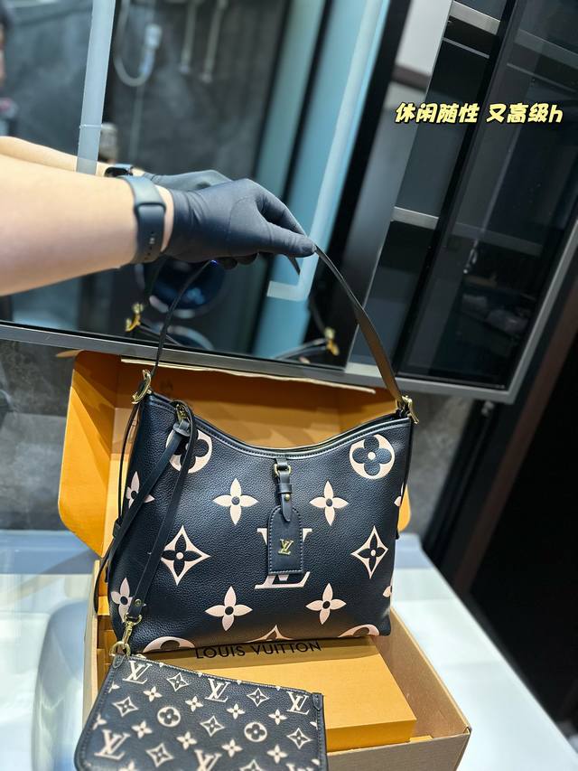 Lv Carryall 新款购物袋 这款包真的太有味道了，浓浓的复古风情，Vintage 的精髓体现的淋漓尽致，灵感源自档案馆的复古细节，尤其值得称道的莫过于可