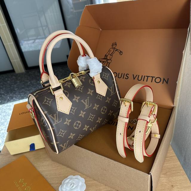 变色皮 折叠礼盒包装 Lv Speedy 20枕头包 Lv 新款系列 枕头包 手袋,全网首发 Lv Speedy Nano 枕头包这款retir