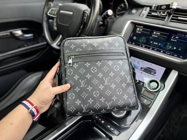 高端货 新款 “ Louis Vuitton ”Lv单肩包路易威登 Louis Vuitton 进口配牛皮面料retro 老花 Logo 皮革徽标。高清五金lo