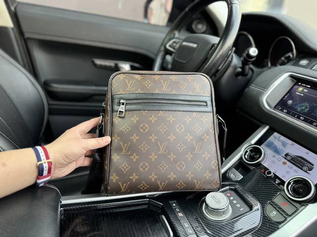 高端货 新款 “ Louis Vuitton ”Lv单肩包路易威登 Louis Vuitton 进口配牛皮面料retro 老花 Logo 皮革徽标。高清五金lo