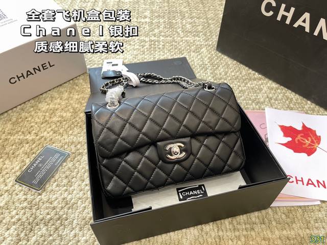 全套飞机盒包装 香奈儿chanel Cf 银扣 全称是 Classic Flap 拿到手里才能感觉到它的魅力 这份质感 仙女们值