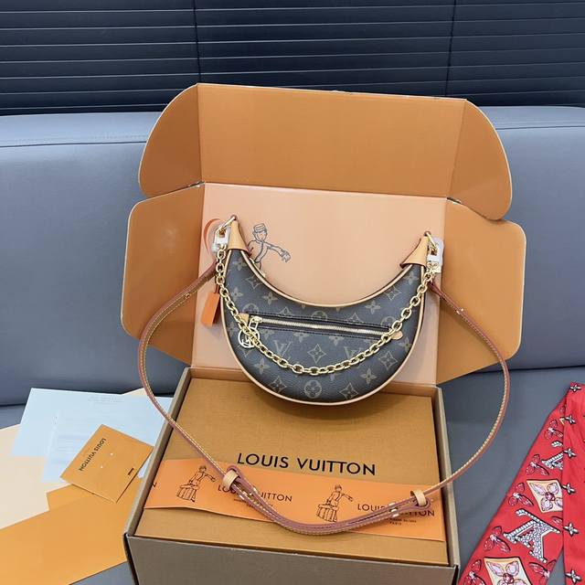 Louisvuitton 路易威登 Loop豌豆包 半月法棍包 男女通用斜挎包 采用精湛镶嵌细工，实物拍摄 原厂原版面料 配送飞机折叠礼盒 24 X 1