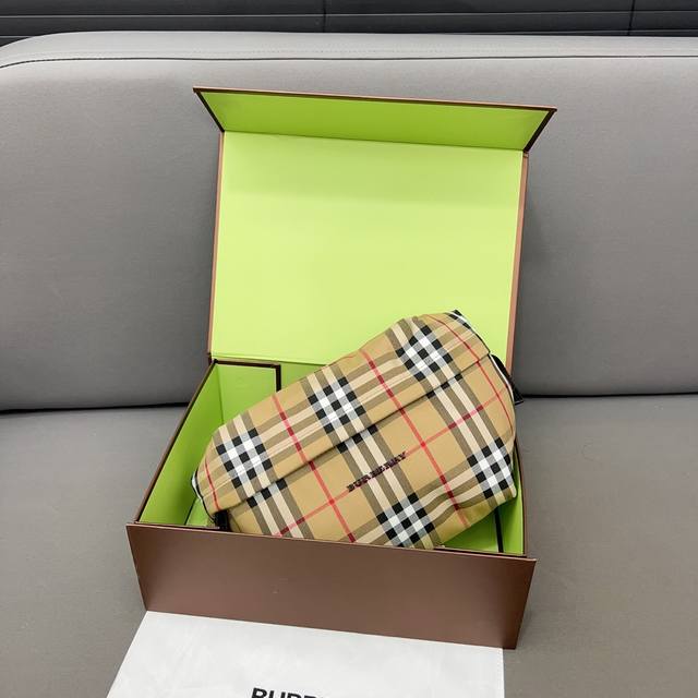 Burberry 巴宝莉 帆布格子腰包 男女通用胸包 斜挎包 经典logo搭配原厂工艺材质 休闲百搭 实物拍摄 原厂原版面料 配送防尘袋 礼盒 30 X