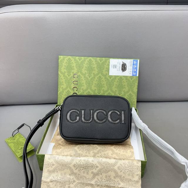 Gucci 古奇 Gg印花相机包 男士休闲单肩斜挎包 超大容量 电镀激光雕刻五金 高品质 附带 防尘袋 规格 14 X 23 Cm