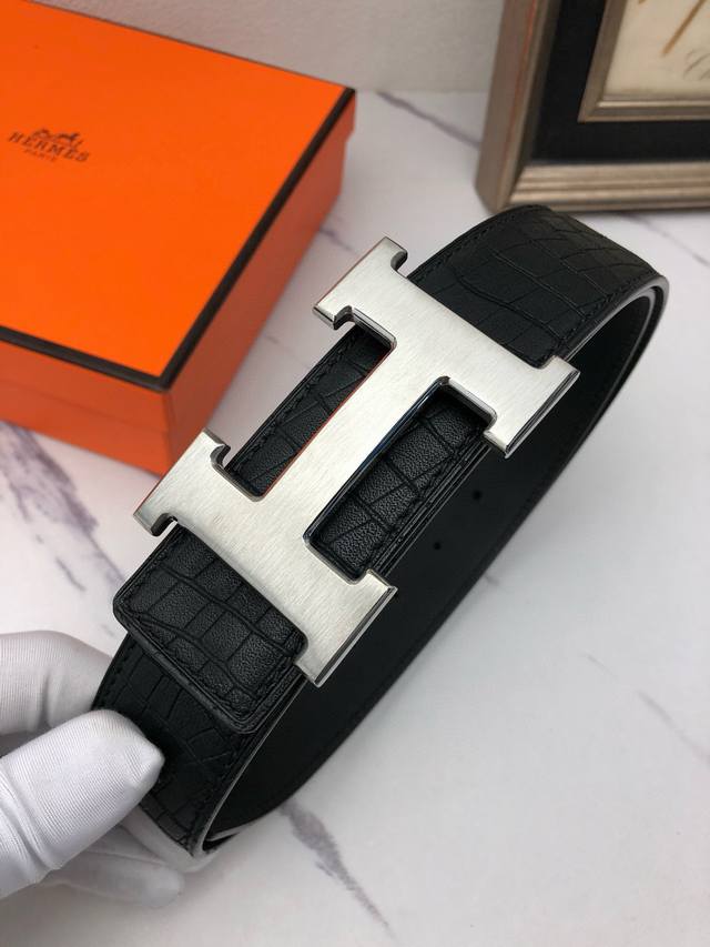 爱马仕 Hermes 3.8Cm 双面原版皮，鹿皮纹爱玛仕专用钢扣，带身采用爱马仕专柜最新元素、双色原版款式，大气有光泽度，100%进口牛皮，扣头采用纯钢材质结