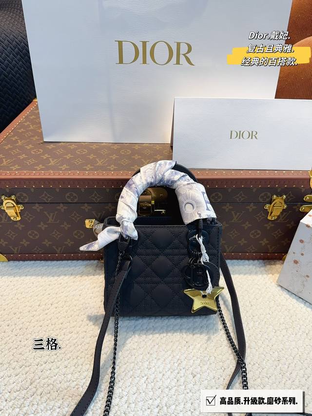 配飞机盒. 迪奥dior 戴妃包 进口小羊皮 顶级原单 质感爆棚的美 上身真的太太太有质感啦 日常逛街不要太吸晴尺寸：2