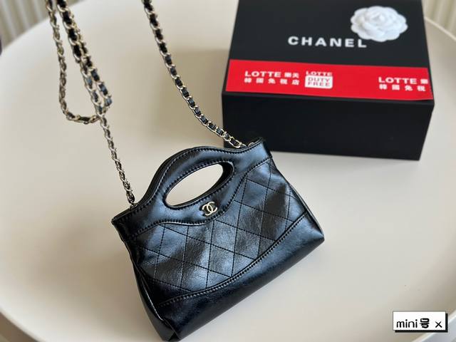 折叠盒 尺寸20.5*12Cm 香奈儿chanel 31Bag Mini链条包 这种独具设计感的经典款很难见到的哇～ 这种颜值的